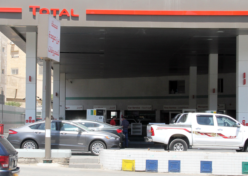 Currently, the prices of one litre of unleaded 90-octane and 95-octane gasoline are JD0.655 and JD0.840 respectively (Photo by Osama Aqarbeh)